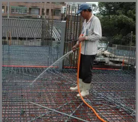 混凝土这样施工，，，，，没有蜂窝麻面、不烂根，，，，，还能间接缩短工期！
